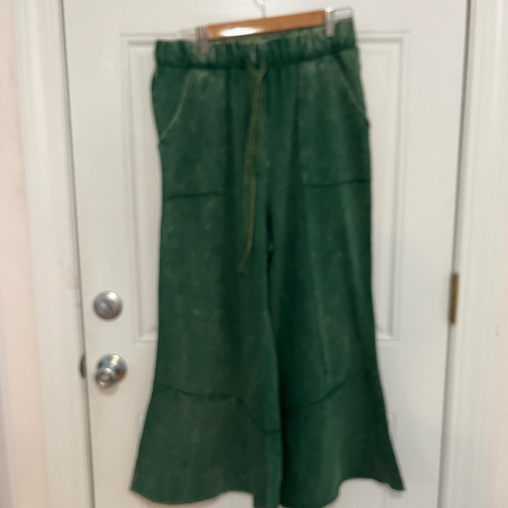 269 ❤️ DARK GREEN EXPOSED-SEAM FLARE
HEM PANTS WITH POCKETS